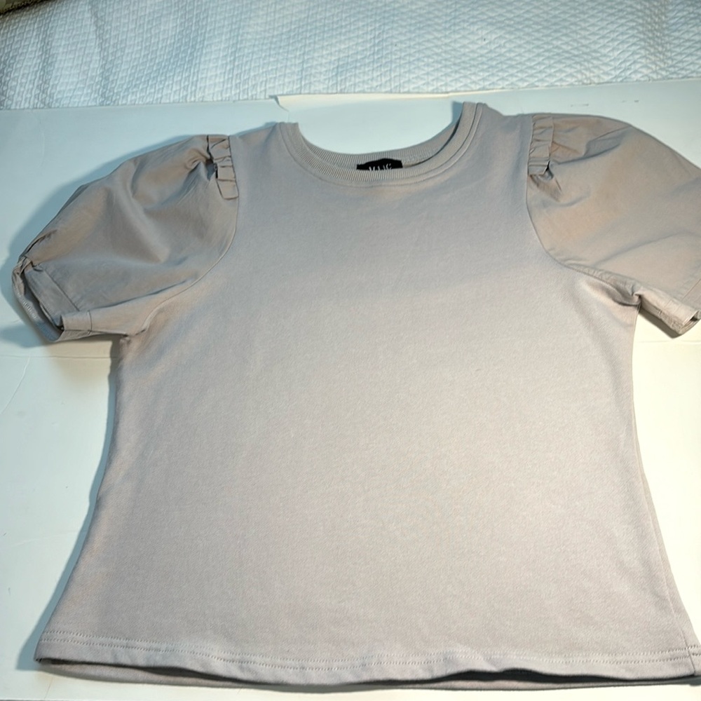 MAAC gray top, size XS, short sleeve